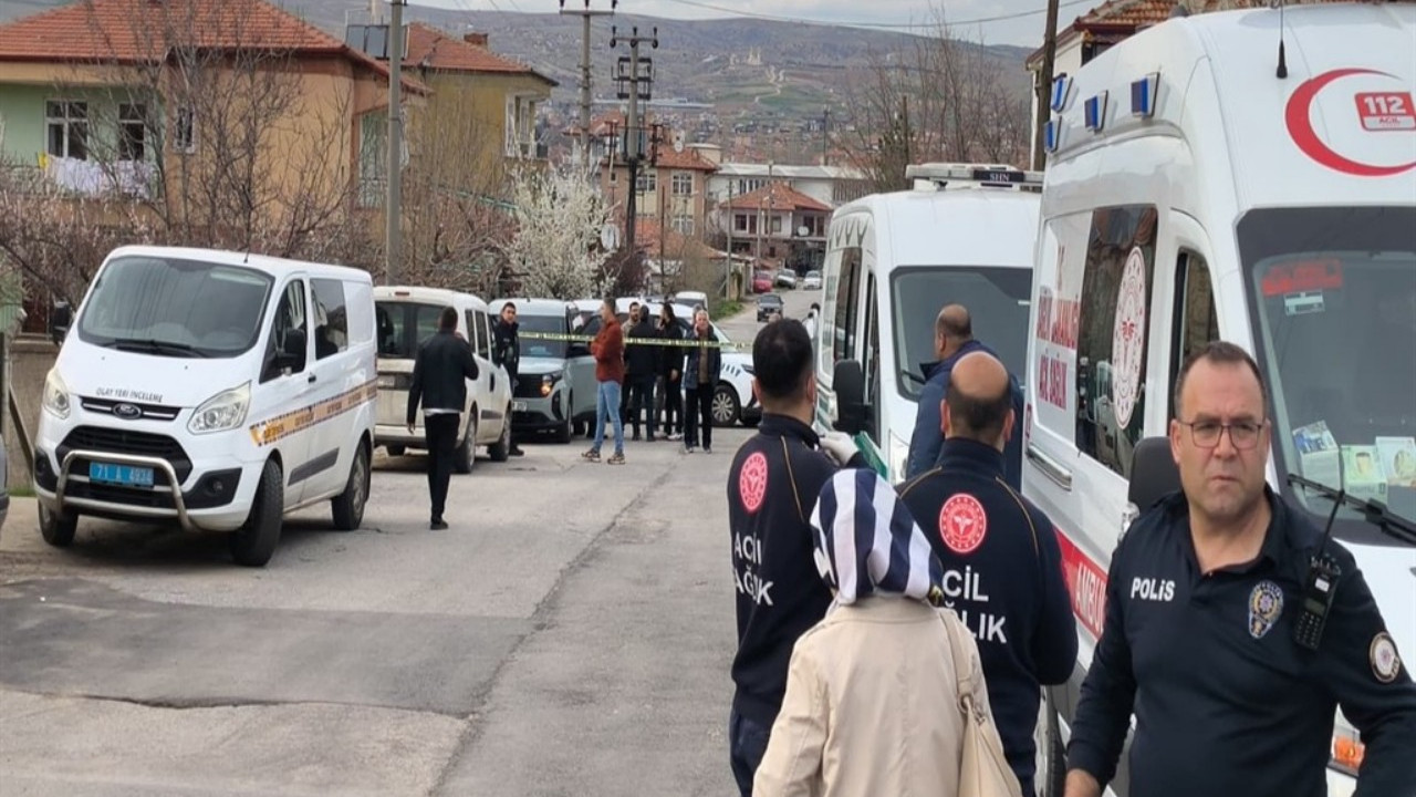 İki kardeşin bıçak ve nacakla saldırdığı baba hayatını kaybetti