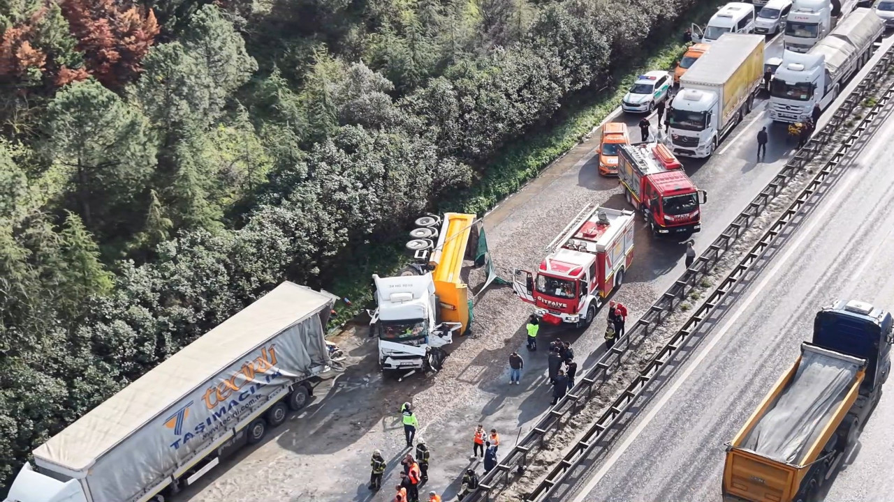 TEM’de 2 TIR, tanker ve otomobil çarpıştı: 2 ölü