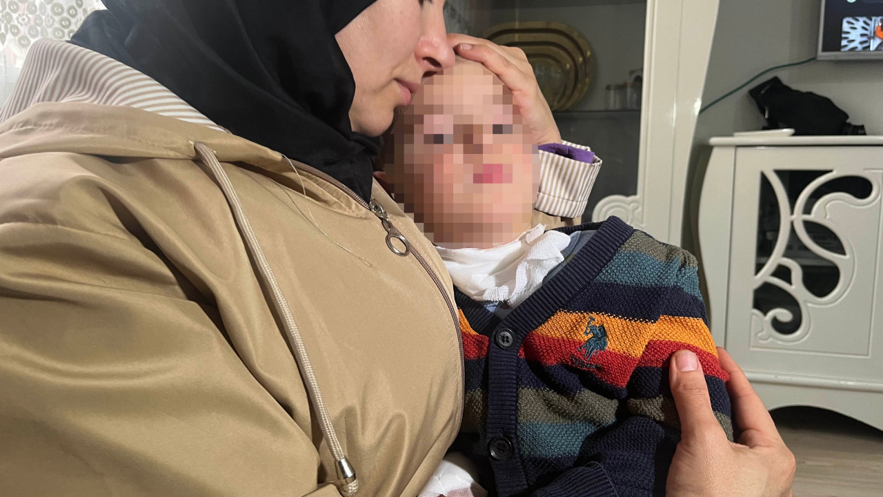 Parkta rastgele bıçak sallayıp, 2 yaşındaki Samet’i boğazından yaralayan şüpheli tutuklandı