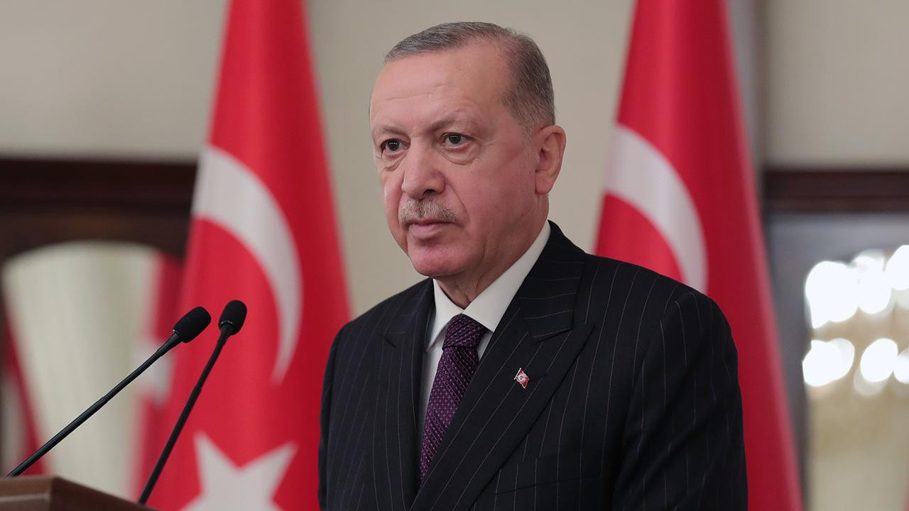 Cumhurbaşkanı Erdoğan’dan Türkeş’e anma mesajı: “Milletimizin kalbinde yaşamaya devam edecek”