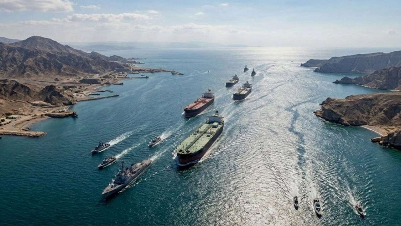 İsrail ateşkesi ihlal etti! İran petrol tankerlerinin Hürmüz Boğazı'ndan geçişini durdurdu