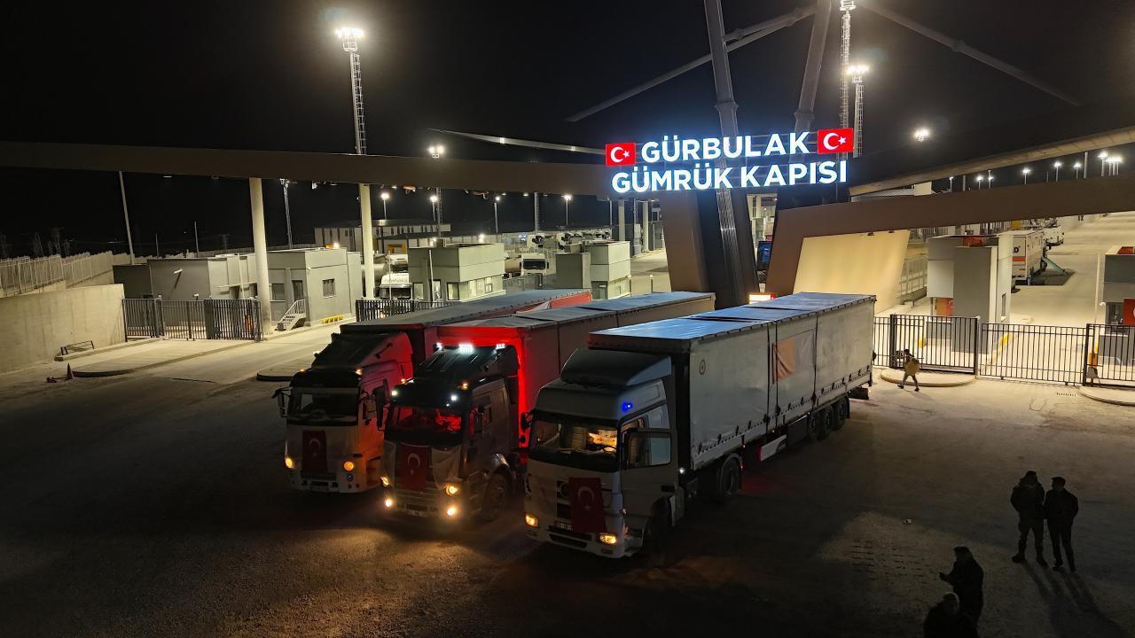 Türkiye’den İran’a 3 tır tıbbi yardım