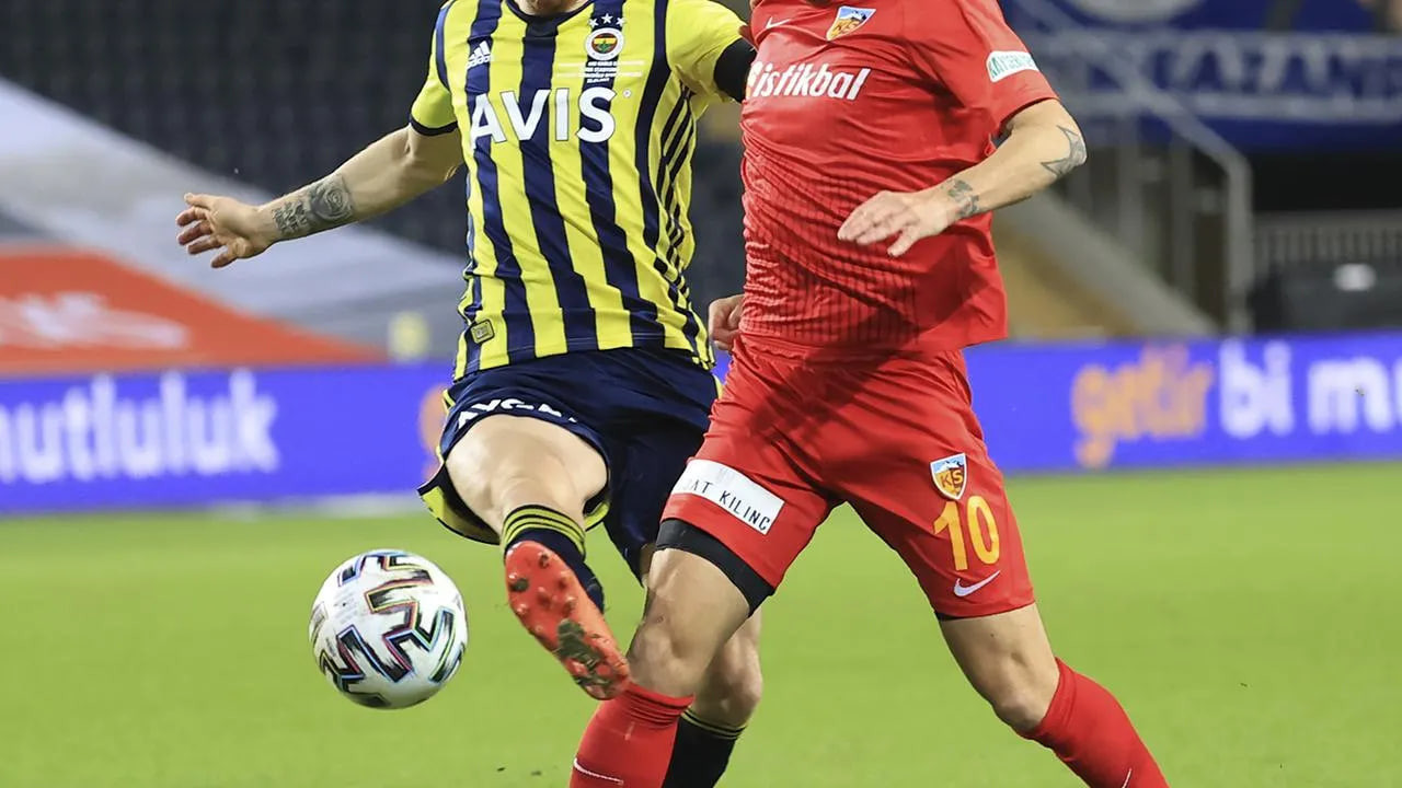Fenerbahçe, Kayserispor'a konuk oluyor