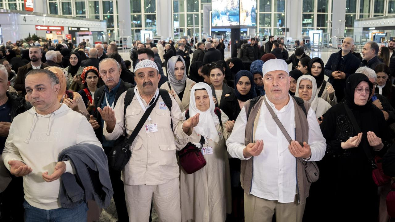 İstanbul’dan ilk hac kafilesi yola çıktı