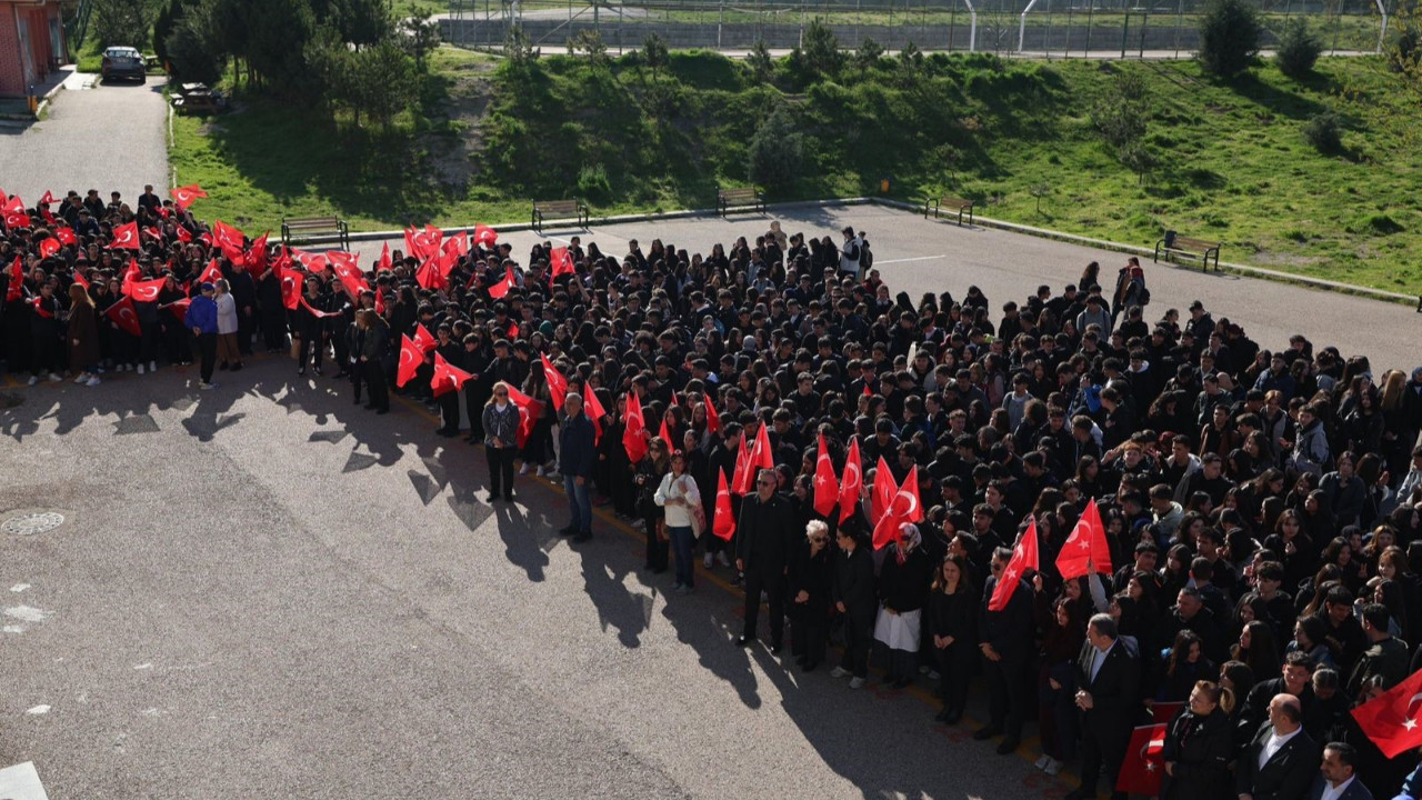 Öğretmenler 81 ilde bayraklarla ders başı yaptı