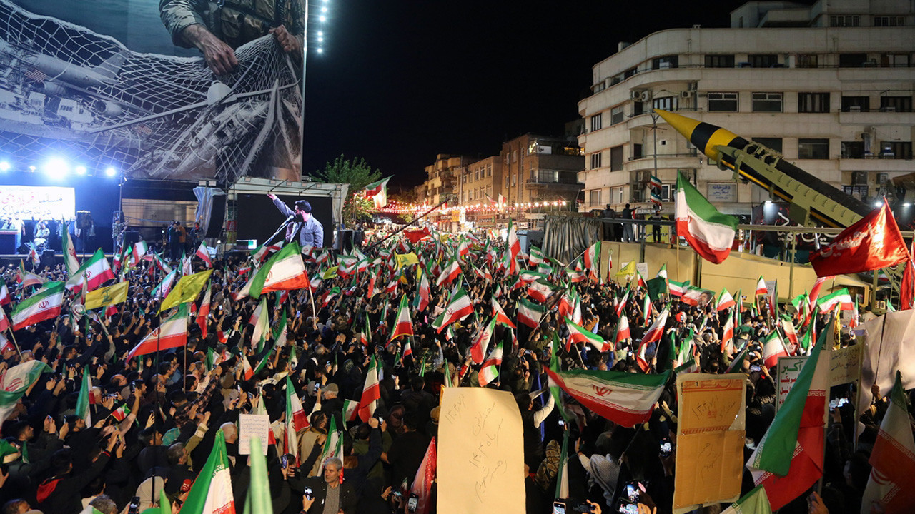 Ateşkes uzadı, gerilim tırmandı: Tahran’da balistik füze gösterisi