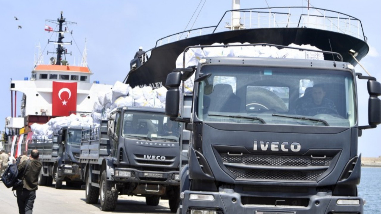 Türkiye’den Lübnan’a 730 tonluk dev insani yardım: Yardım gemisi Beyrut’a ulaştı
