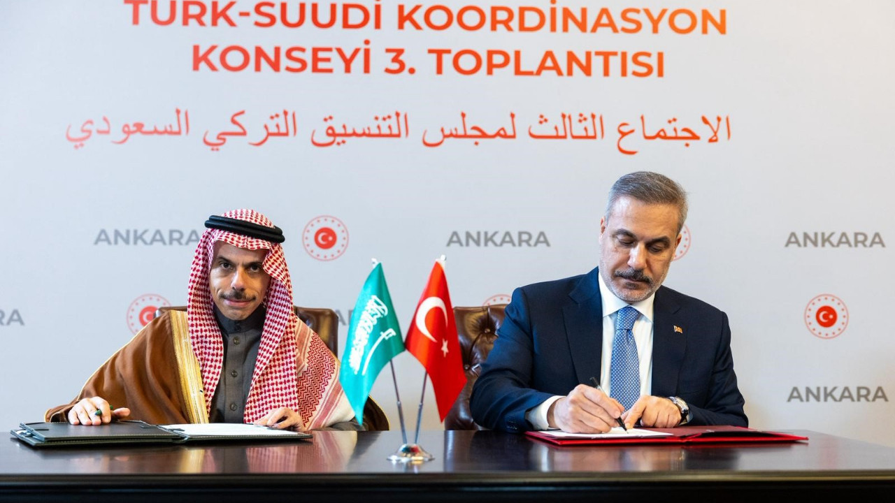 Türkiye ile Suudi Arabistan arasında diplomatik ve hususi pasaportlara vize muafiyeti anlaşması imzalandı