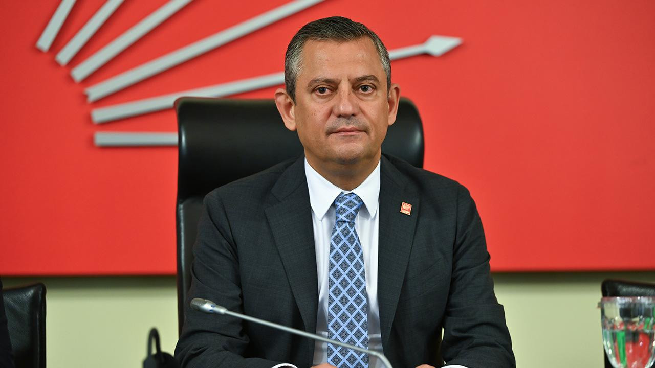 Özgür Özel’den VIP araç suçlamalarına sert yanıt: “Faturayı da aksesuarı da biz ödedik”