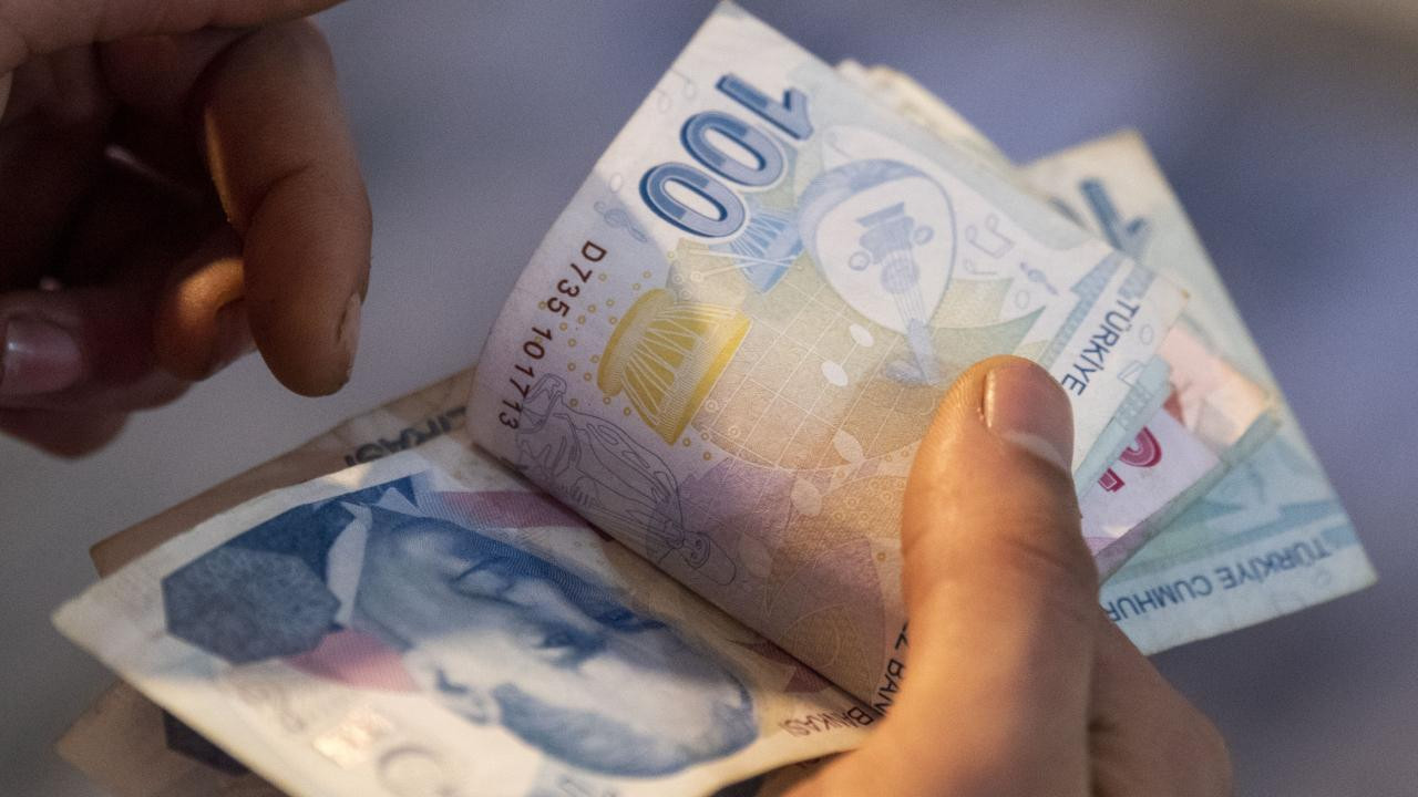 Emeklilere çifte ödeme müjdesi: Bayram ikramiyesi ve maaşlar hesaplara yatıyor