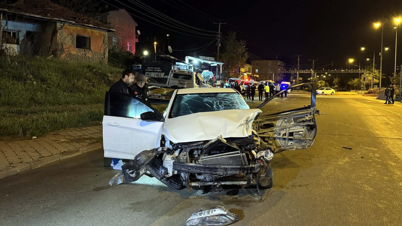 Park halindeki çekiciye çarptı: 1 ölü, 1 yaralı