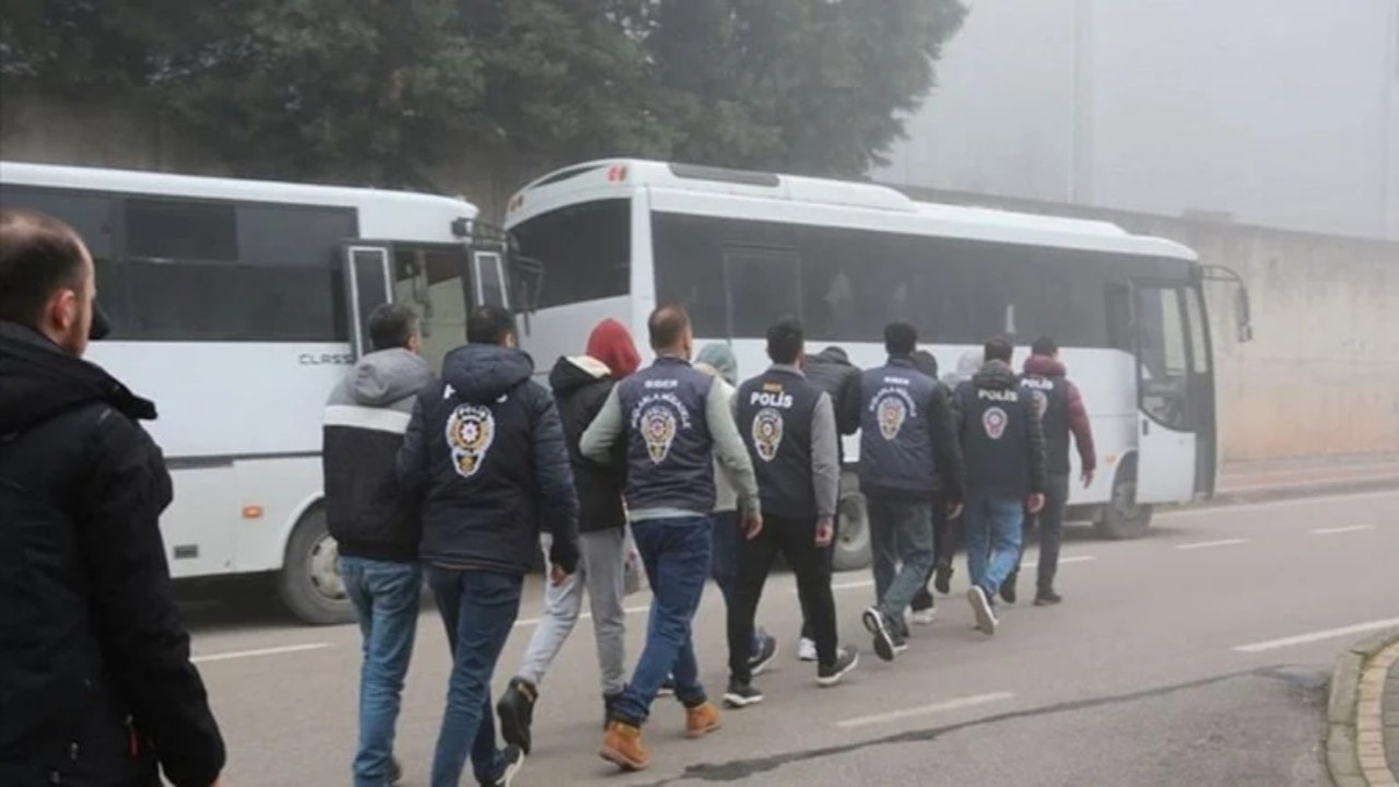 Sahte araç kiralama şebekesine büyük operasyon: 102 milyon liralık vurgunda 74 gözaltı