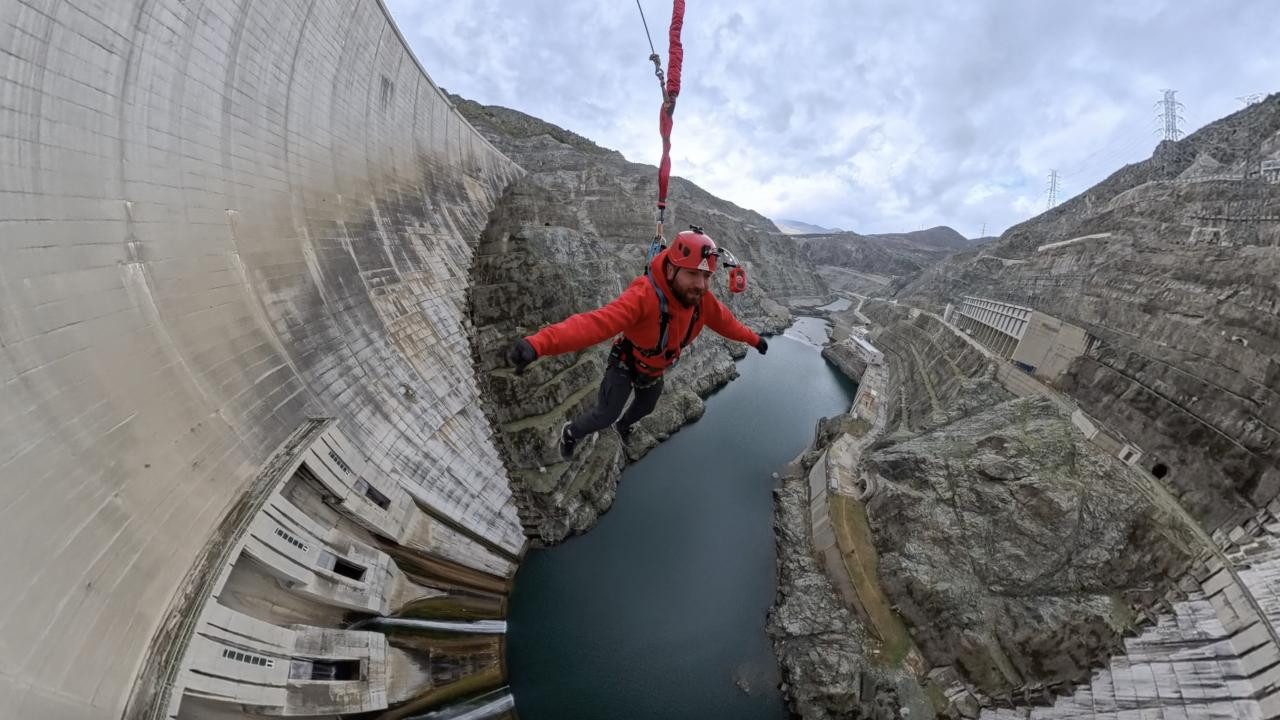 Türkiye'de ilk, dünyada üçüncü: Deriner Barajı adrenalin tutkunlarını bekliyor