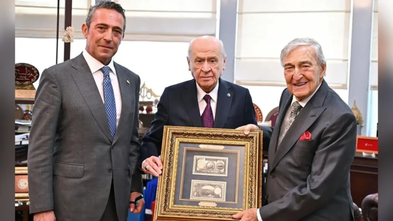 Bahçeli’ye verilen hediye gündem oldu: “Bozkurtlu 5 lira”nın sırrı ortaya çıktı