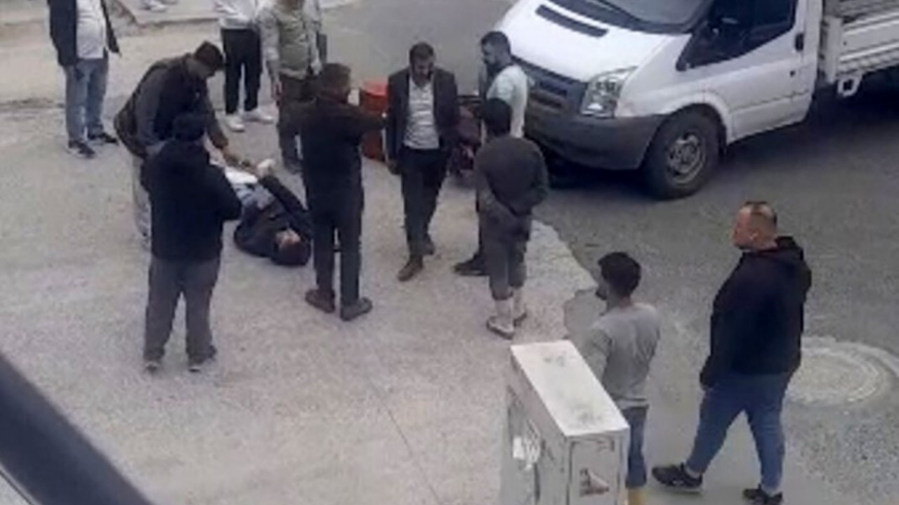 Yaralı sürücü ambulansı beklerken sigara yaktı