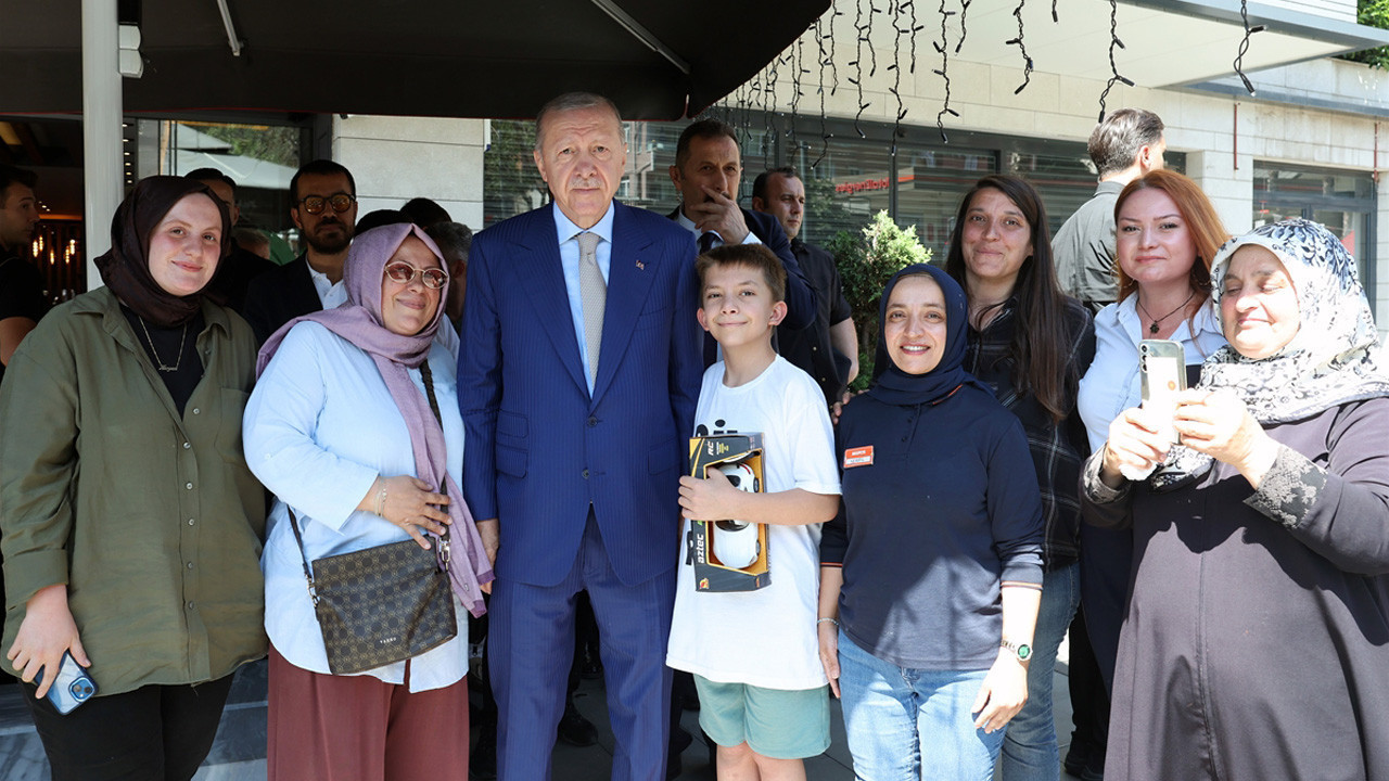 Cumhurbaşkanı Erdoğan, İstanbul'da esnafı ziyaret etti