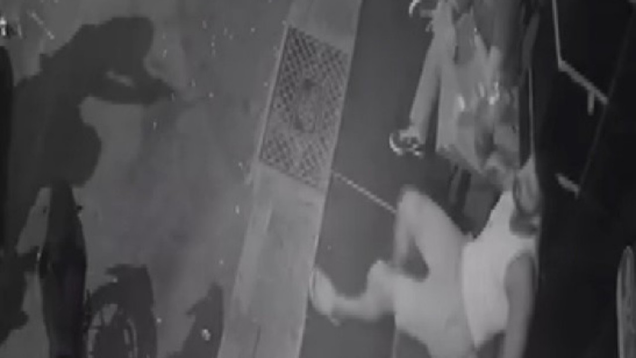 ‘Doğan sen misin?’ diye sordu, ‘Hayır’ cevabına rağmen vurdu: O anlar kamerada