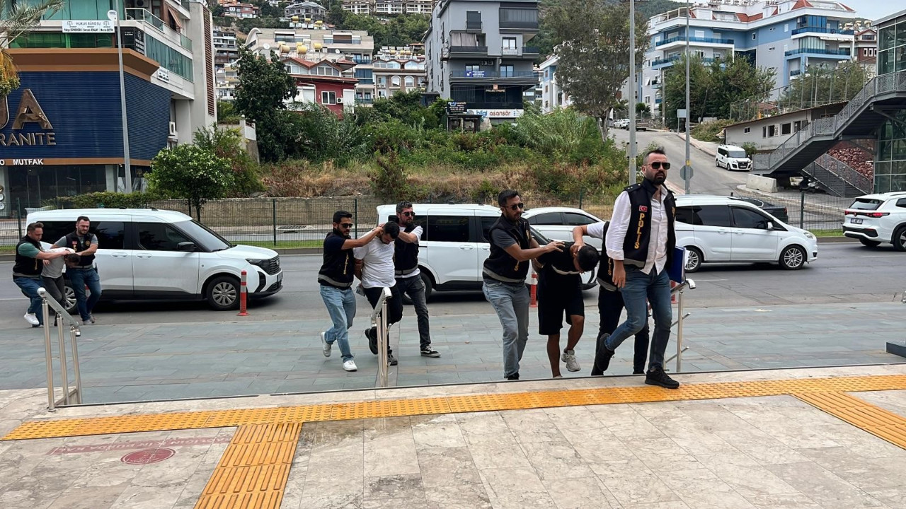 Alanya'da 400 bin liralık döviz bürosu soygununda 3 şüpheli tutuklandı
