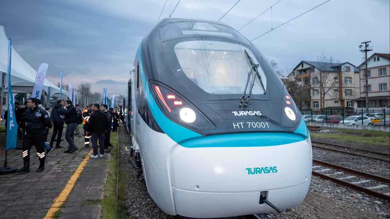 Milli Elektrikli Hızlı Tren 250 kilometreyi gördü! Yolculuk için geri sayım