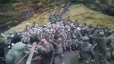 Sikkim'de Çin ve Hindistan askerleri taş ve sopalarla birbirlerine girdi