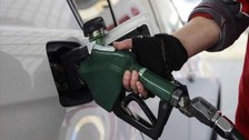 Dizel araç sahiplerine kötü haber: Benzinin ardından bir zam da motorine!