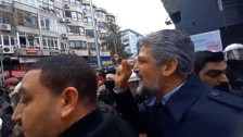 Görev başındaki polis memurunu tehdit etti