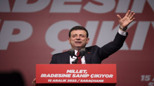 Hakkında siyasi yasak kararı uygulanan İstanbul Büyükşehir Belediyesi Başkanı Erkem İmamoğlu'ndan skandal hareket! Türkiye'yi Yunanistan'da şikayet etti