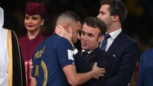 Emmanuel Macron Fransızların diline düştü: Rahatsız edici, çaresiz, utanç verici
