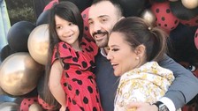 Ünlü şarkıcı Demet Akalın yüzde 65 özel okul zammına tepki gösterdi