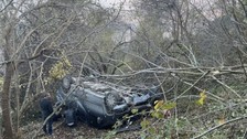 Sakarya'da freni boşalan araç uçurumdan yuvarlandı