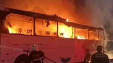 Antalya'da seyir halindeki yolcu otobüsü alev aldı