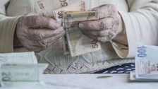 Milyonlarca emekli, maaşlarının ne zaman ve ne kadar yatacağını araştırıyor: Zamlı maaşlar o tarihte hesapta
