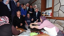 Cumhurbaşkanı Recep Tayyip Erdoğan Antalya Manavgat'ta yangın sonrası yeni evine kavuşan aileye konuk oldu gözleme yedi