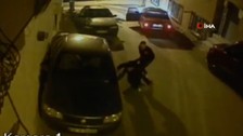 Camdan atlayıp otomobilini hırsızın elinden kurtardı