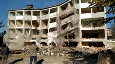 Karabük'te deprem dayanıklılık testini geçemeyen hükümet konağı yıkıldı