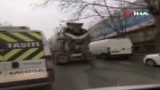 Bağcılar'da pes dedirten görüntü! Ambulansın önüne beton harcı döktü