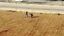 Motosikletle seyir eden fitness antrenörünü silahla vurdu: Saldırganın kaçtığı anlar kameraya böyle