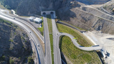 Amasya-Çorum yolu üzerinde yer alan Badal Tüneli'nin açılışı Cumhurbaşkanı Recep Tayyip Erdoğan'ın canlı bağlantısıyla yarın gerçekleştirilecek