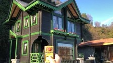 Rizeli bir müteahhit 360 derece dönen ahşap ev yaptı