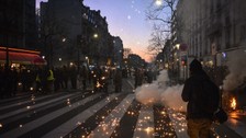 Fransa'da emeklilik reformu protesto edilmeye devam ediyor! Gençlik örgütü üyeleri eylem yaptı