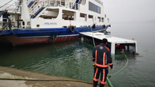 Malatya'da halk otobüsü, baraj gölüne devrildi: 4 yaralı