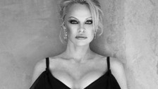 Pamela Anderson açıkladı: Jack Nicholson Playboy malikanesinde 2 güzel kadınla...