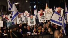 Tel Aviv'de binlerce kişi Netanyahu'ya karşı protesto düzenledi
