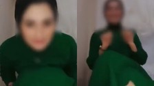 Sosyal medyada para toplamak isteyen kadın çocuğunun yanında cinsel içerikli yayın açtı