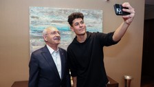 CHP Genel Başkanı Kemal Kılıçdaroğlu, kendisini 'Aday olma' diyerek protesto eden genç ile görüştü!