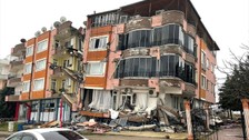 SON DAKİKA DEPREM HABERİ: Kahramanmaraş'taki depremin ardından artçılar da yaşanıyor: Canlı yayında depreme yakalandılar