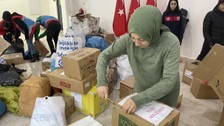Kaybettiği evladının kıyafetlerini bağışladı