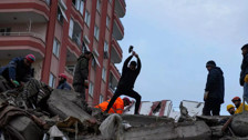 Adem Metan deprem bölgesindeki son durumu Buket Aydın'a anlattı