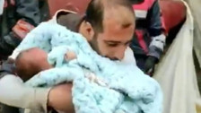 Kahramanmaraş merkezli 10 ilde büyük yıkıma neden olan deprem sonrası 30 günlük depremzede bebek kurtarıldı!
