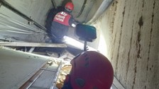 Aydın Büyükşehir İtfaiyesi, Hatay’da bir kişiyi canlı olarak enkazdan kurtardı